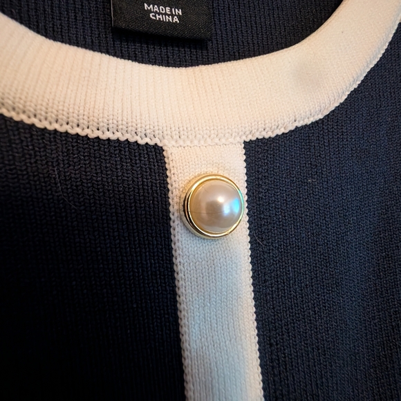 Elegant Navy Blue and White Sleeveless Dress - Picture 3 of 5